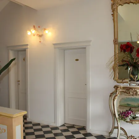 Elda Boutique 3* سيينا