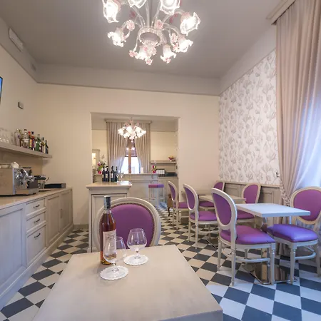 فندق Elda Boutique 3*