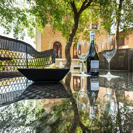 فندق Elda Boutique 3*