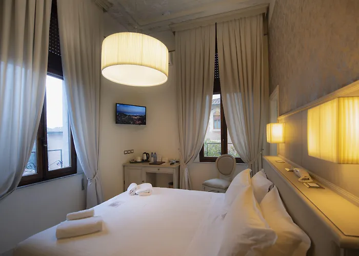 Elda Boutique Сієна