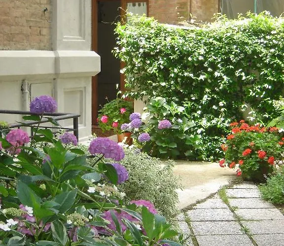 Elda Boutique Сієна